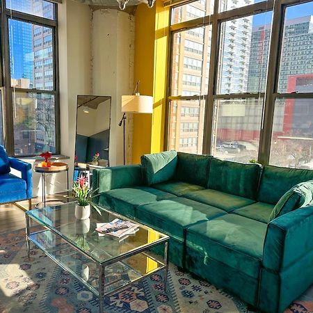 Bright 2Br Luxury Corner Suite With Optional Parking Sleeps 6 Guests Near Mccormick Place And Soldier Field 시카고 외부 사진