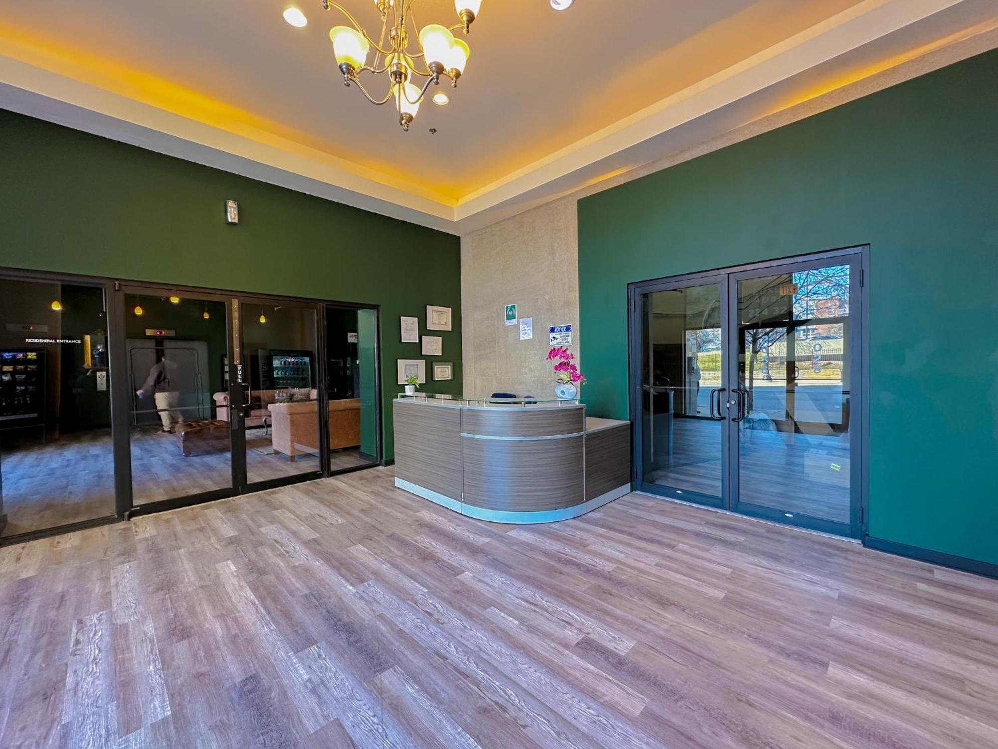 Bright 2Br Luxury Corner Suite With Optional Parking Sleeps 6 Guests Near Mccormick Place And Soldier Field 시카고 외부 사진