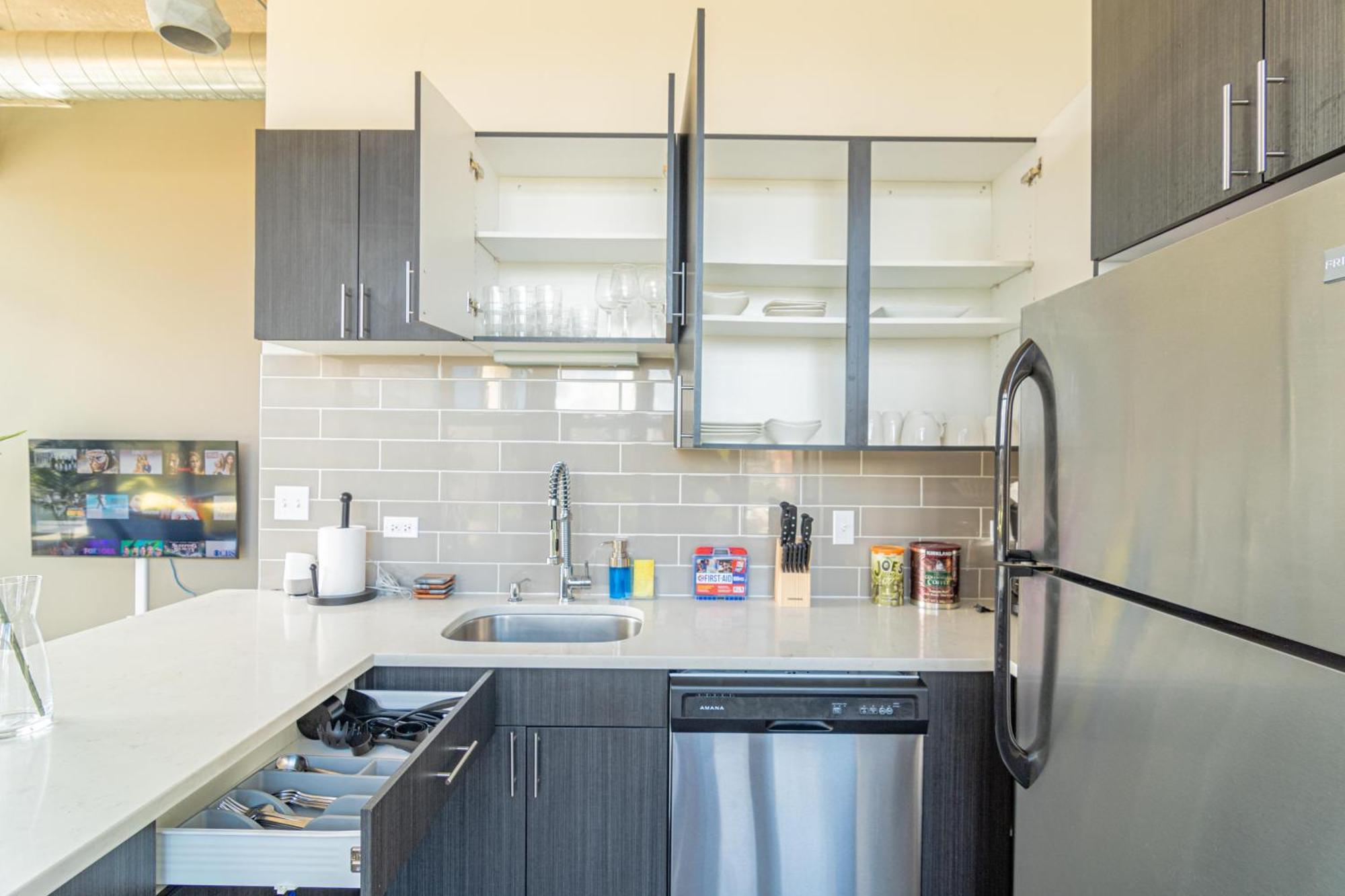 Bright 2Br Luxury Corner Suite With Optional Parking Sleeps 6 Guests Near Mccormick Place And Soldier Field 시카고 외부 사진