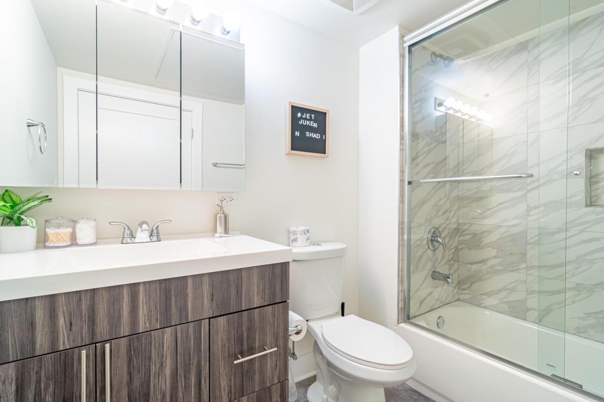 Bright 2Br Luxury Corner Suite With Optional Parking Sleeps 6 Guests Near Mccormick Place And Soldier Field 시카고 외부 사진