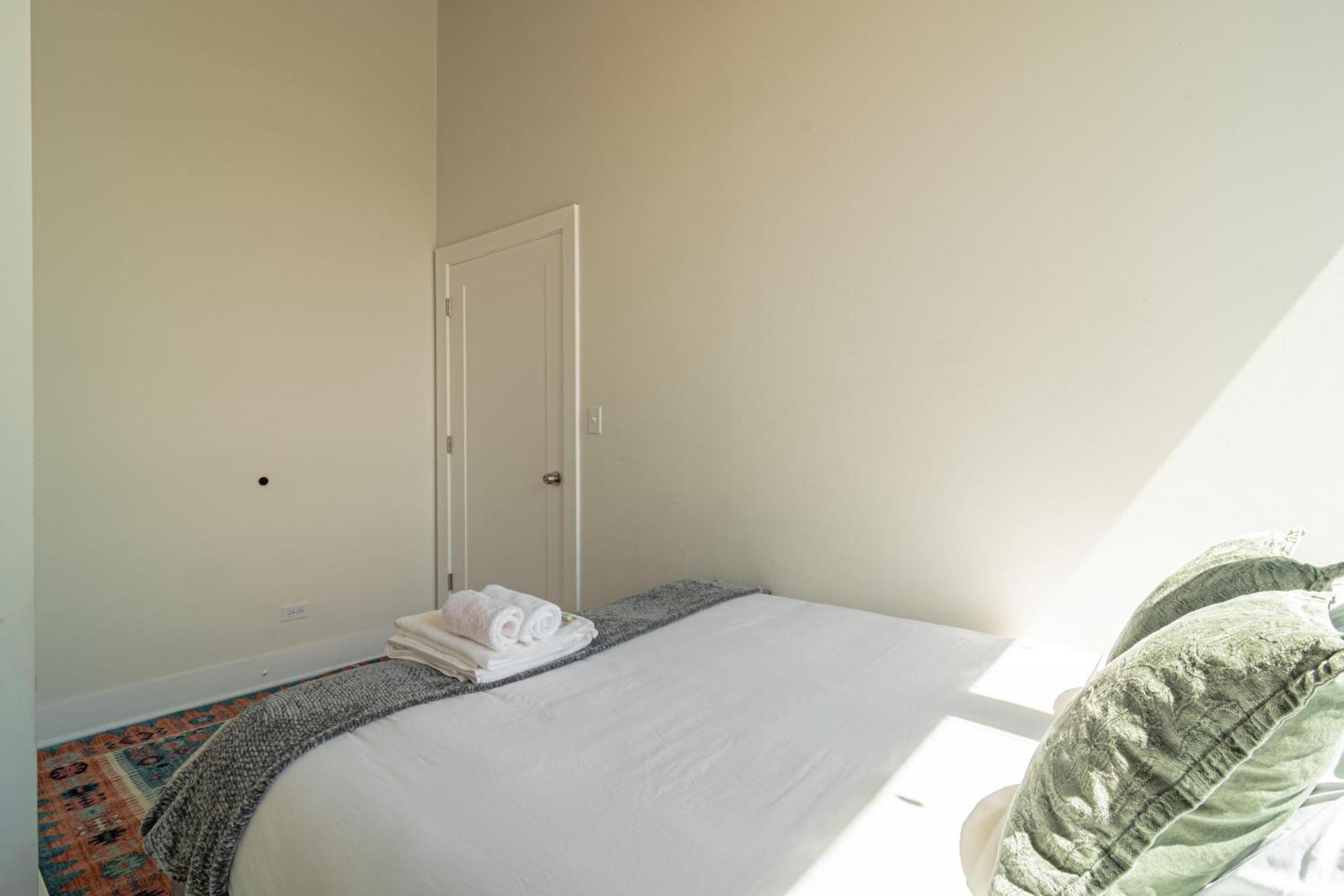 Bright 2Br Luxury Corner Suite With Optional Parking Sleeps 6 Guests Near Mccormick Place And Soldier Field 시카고 외부 사진