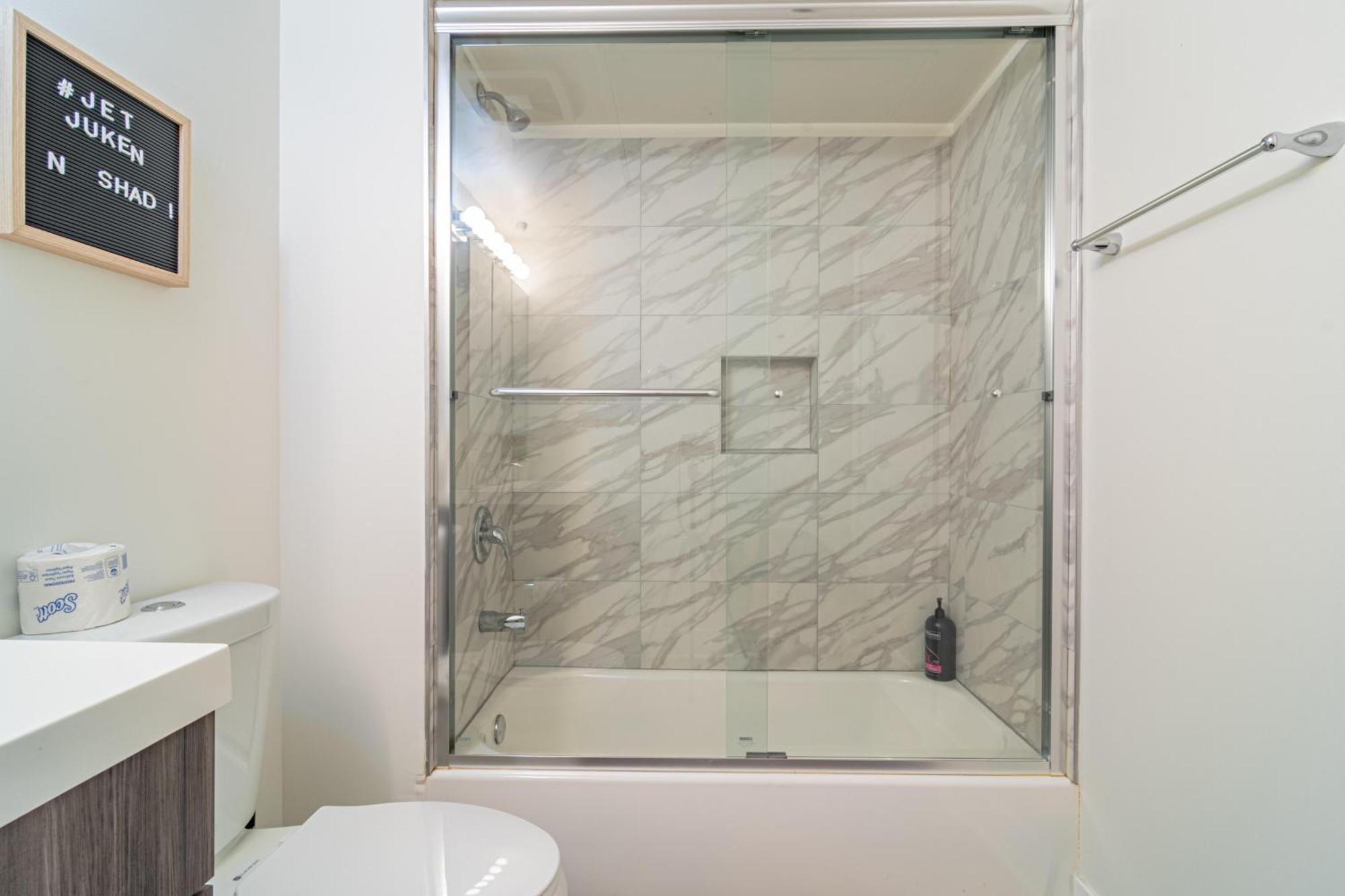 Bright 2Br Luxury Corner Suite With Optional Parking Sleeps 6 Guests Near Mccormick Place And Soldier Field 시카고 외부 사진