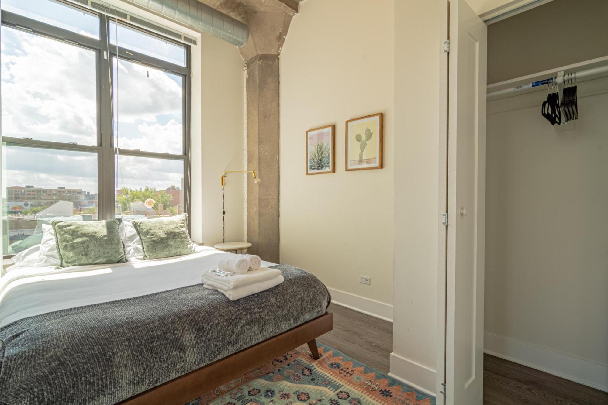 Bright 2Br Luxury Corner Suite With Optional Parking Sleeps 6 Guests Near Mccormick Place And Soldier Field 시카고 외부 사진