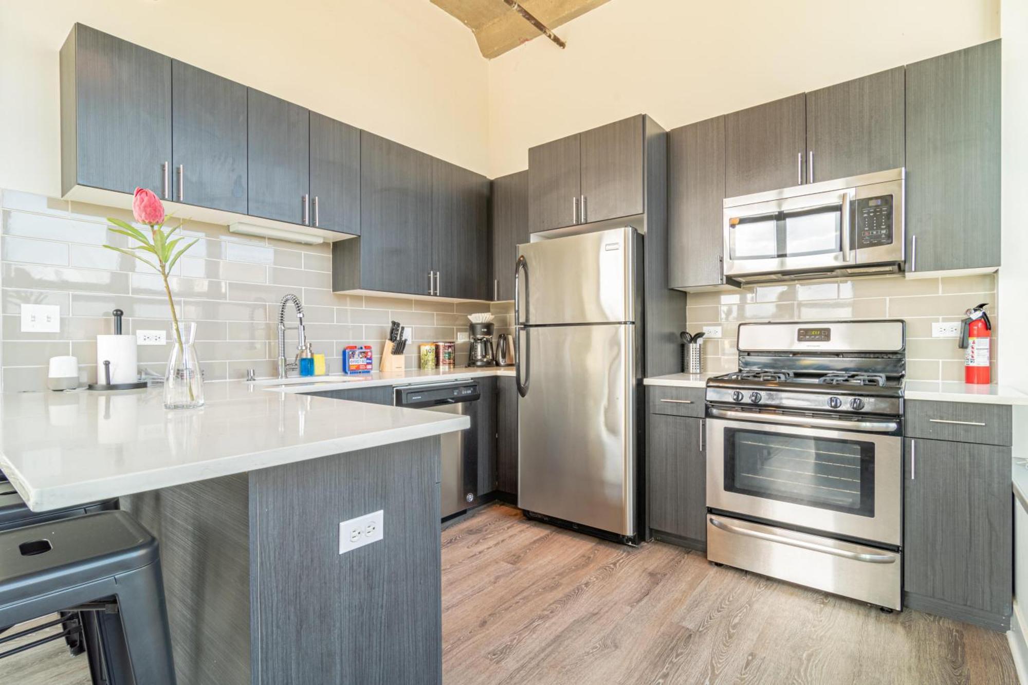 Bright 2Br Luxury Corner Suite With Optional Parking Sleeps 6 Guests Near Mccormick Place And Soldier Field 시카고 외부 사진