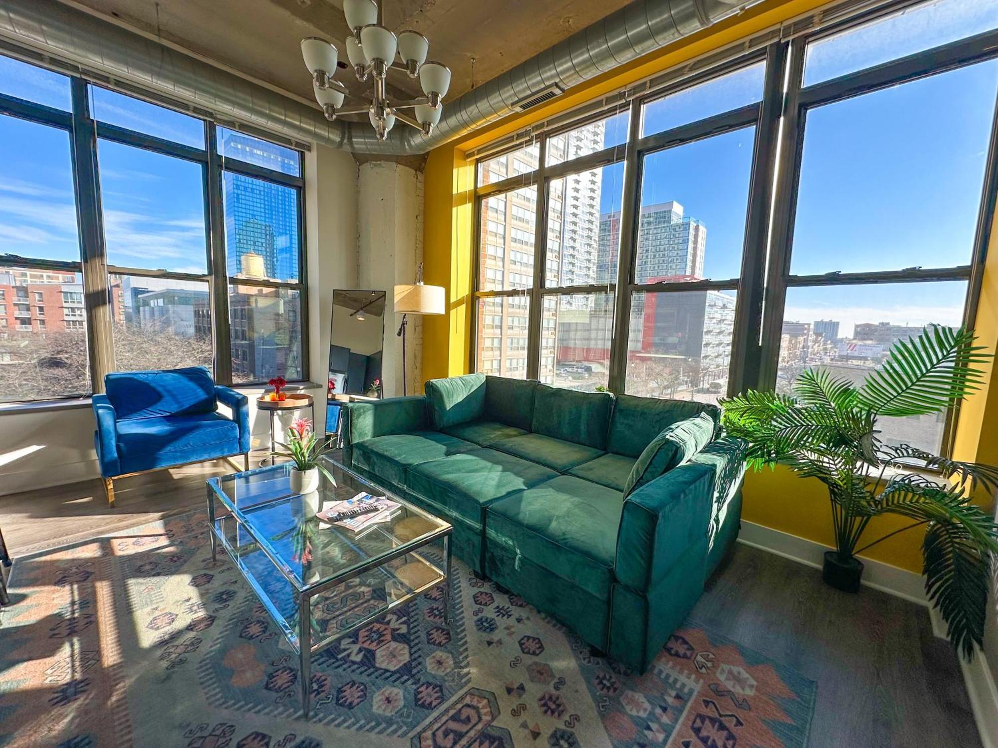 Bright 2Br Luxury Corner Suite With Optional Parking Sleeps 6 Guests Near Mccormick Place And Soldier Field 시카고 외부 사진