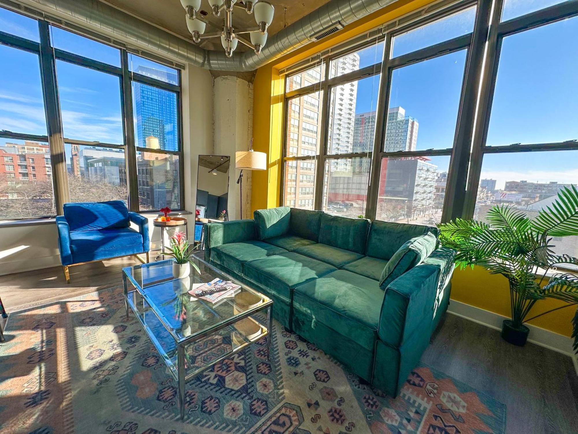 Bright 2Br Luxury Corner Suite With Optional Parking Sleeps 6 Guests Near Mccormick Place And Soldier Field 시카고 외부 사진