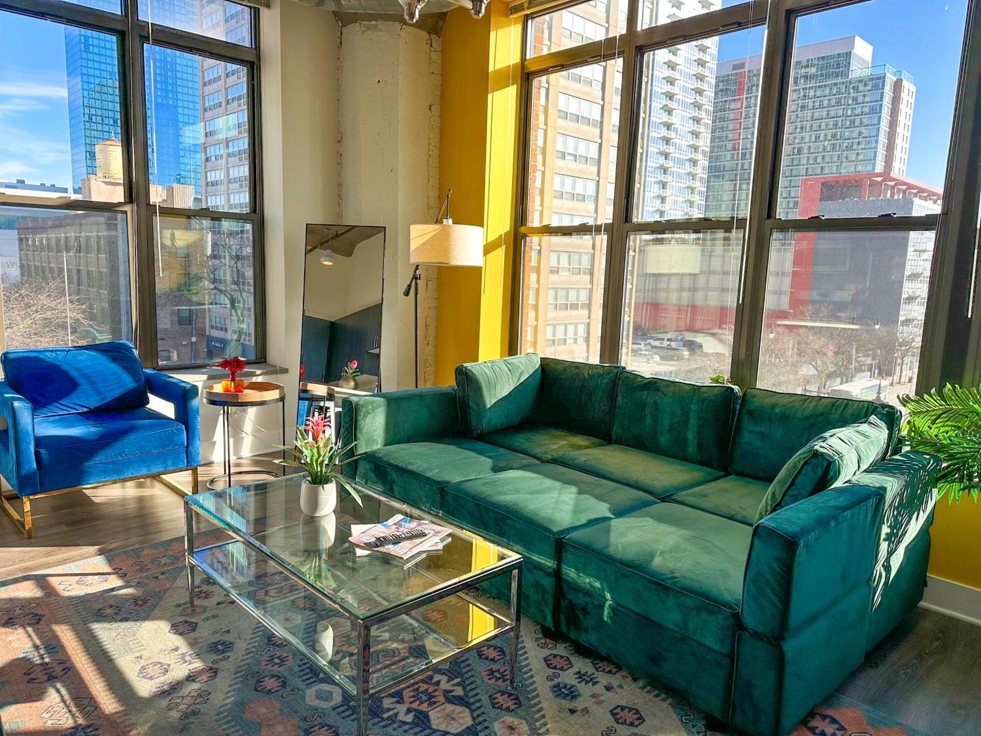 Bright 2Br Luxury Corner Suite With Optional Parking Sleeps 6 Guests Near Mccormick Place And Soldier Field 시카고 외부 사진