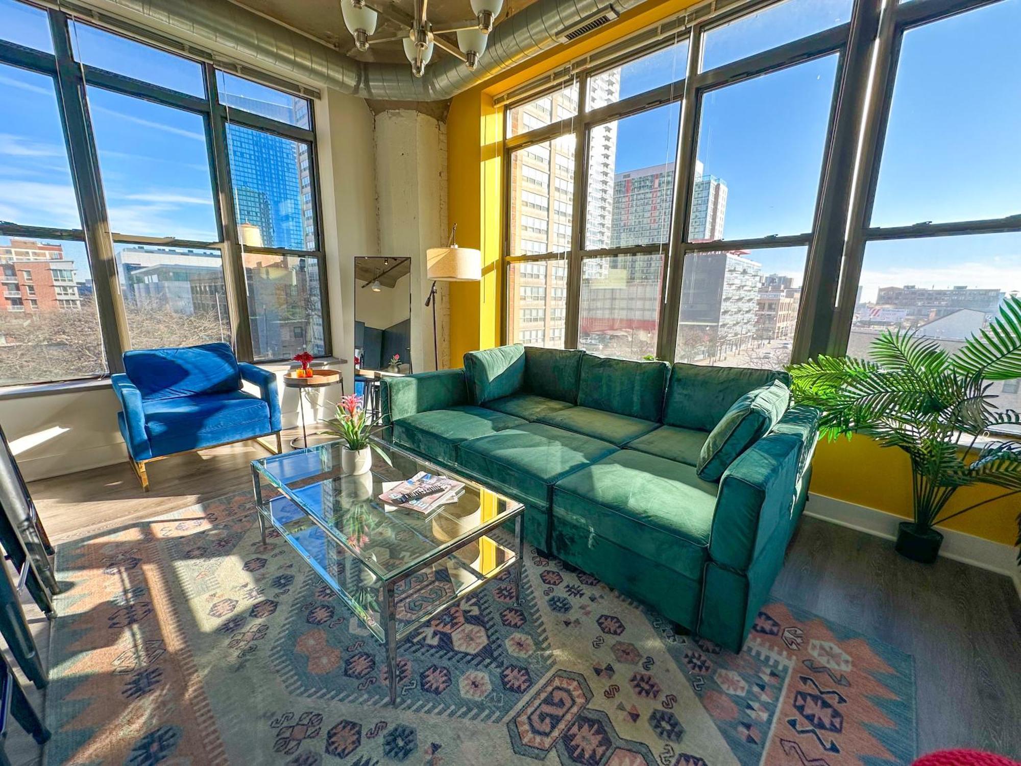 Bright 2Br Luxury Corner Suite With Optional Parking Sleeps 6 Guests Near Mccormick Place And Soldier Field 시카고 외부 사진
